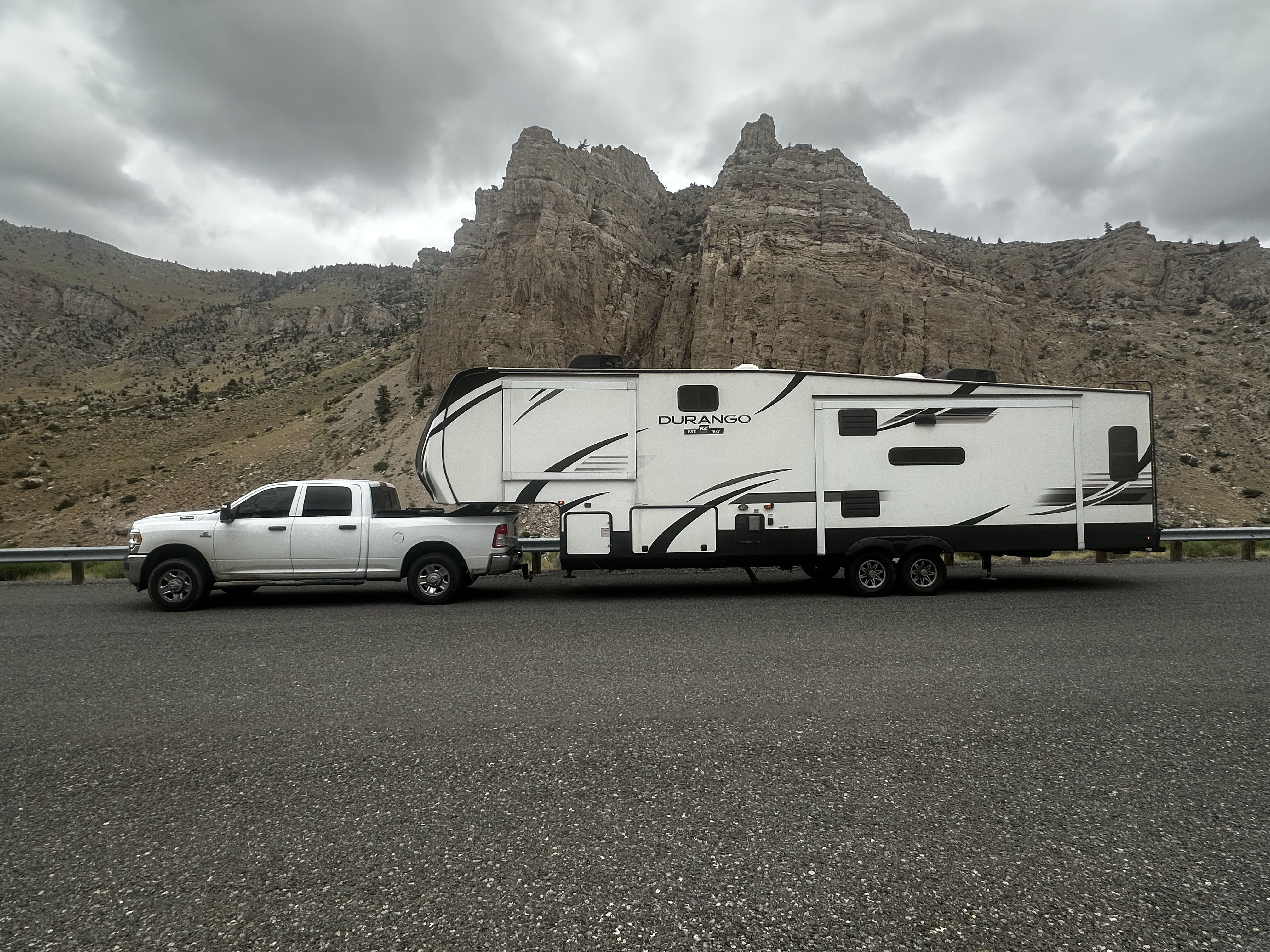 Pickup truck towing fifth-wheel trailer - Mobile RV repair service in Leander, TX